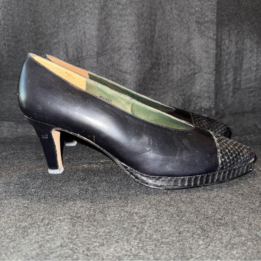 New Vintage Gloria Vanderbilt Size 6.5 Wicked Heels Shoes Black Texture Cap Toe - Picture 3 of 9
